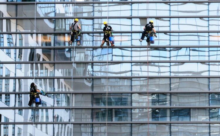  Why You Need Commercial Window Cleaning in Montreal For Your Business