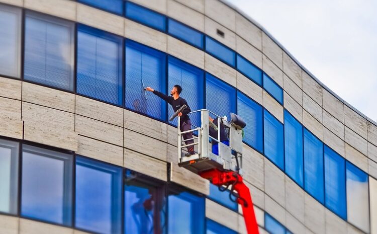  Complexities of high rise window cleaning Montreal and how specialists manage them